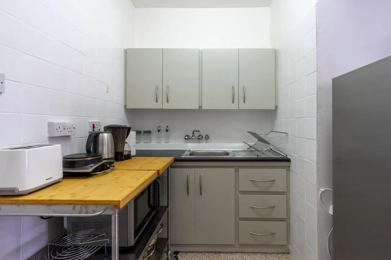 Vision 1-Bedroom Apartment In أيا نابا
